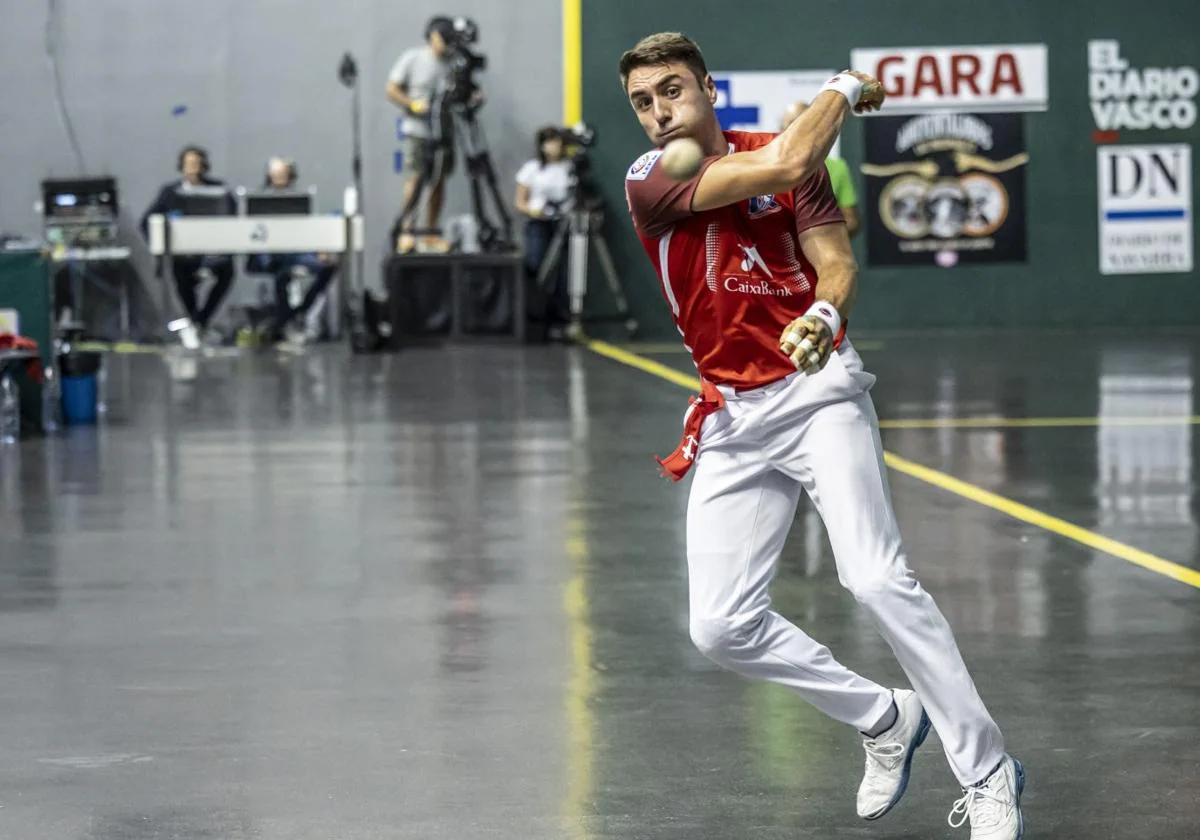 Peio Etxeberria, en un partido en el Adarraga