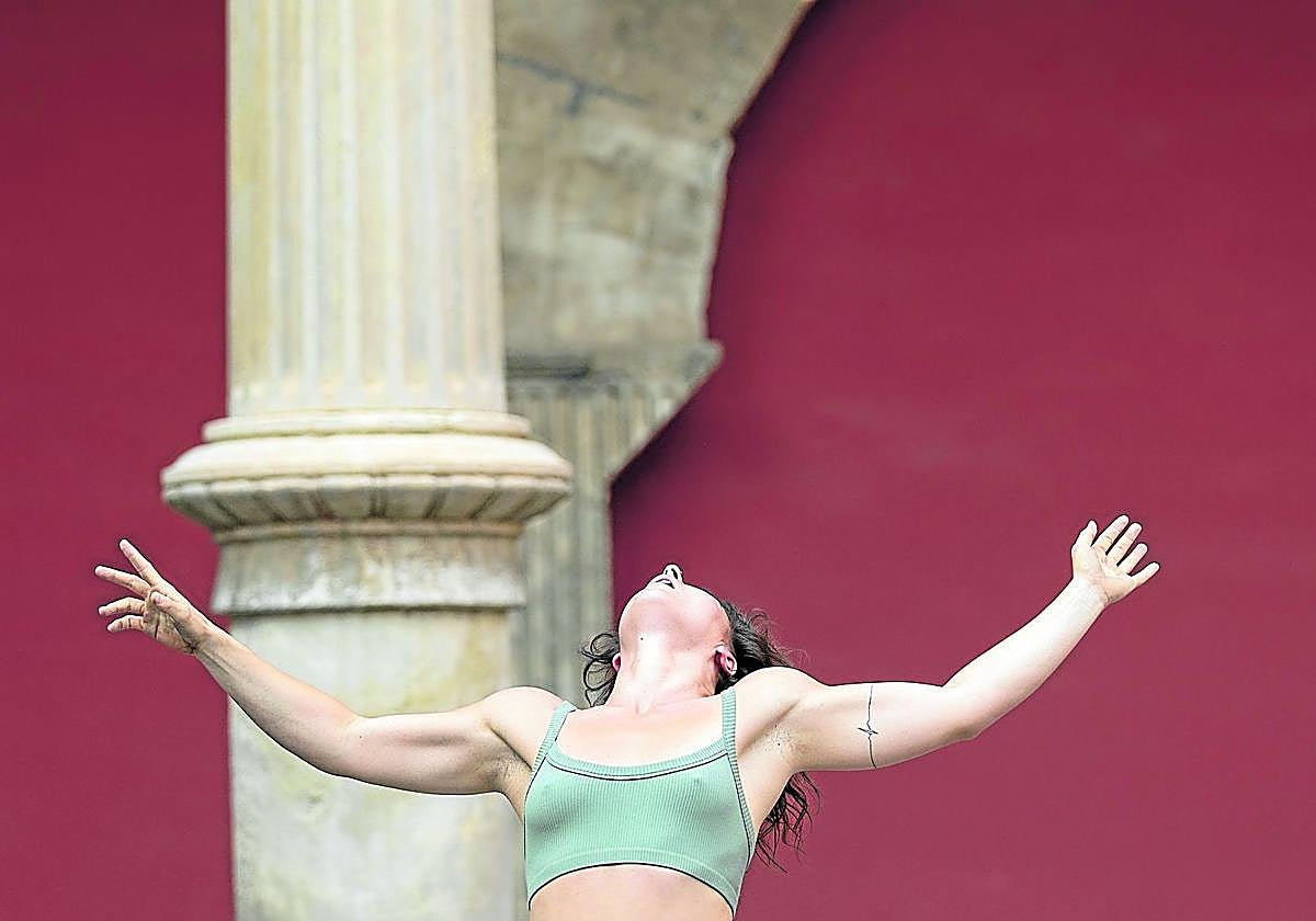 La bailarina riojana María Ganzaráin, que presentará 'La mañas' en La Reunión en Danza.