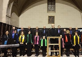 Los miembros de la Coral, en la Iglesia de la Santa Cruz najerina.