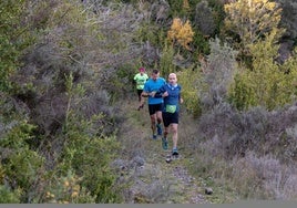 San Martín, seguido por Sierra, en la subida a Peña Seto.