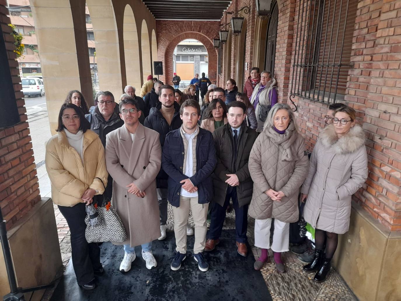 Los concejales de la Corporación Municipal de Calahorra acudieron al acto organizado en la localidad con motivo del 25N.