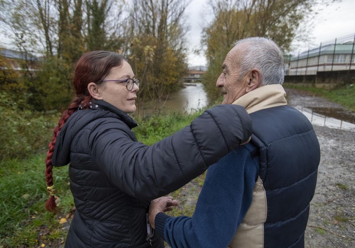 Antonio y su hija Begoña, que pasean cada día media hora por recomendación médica.