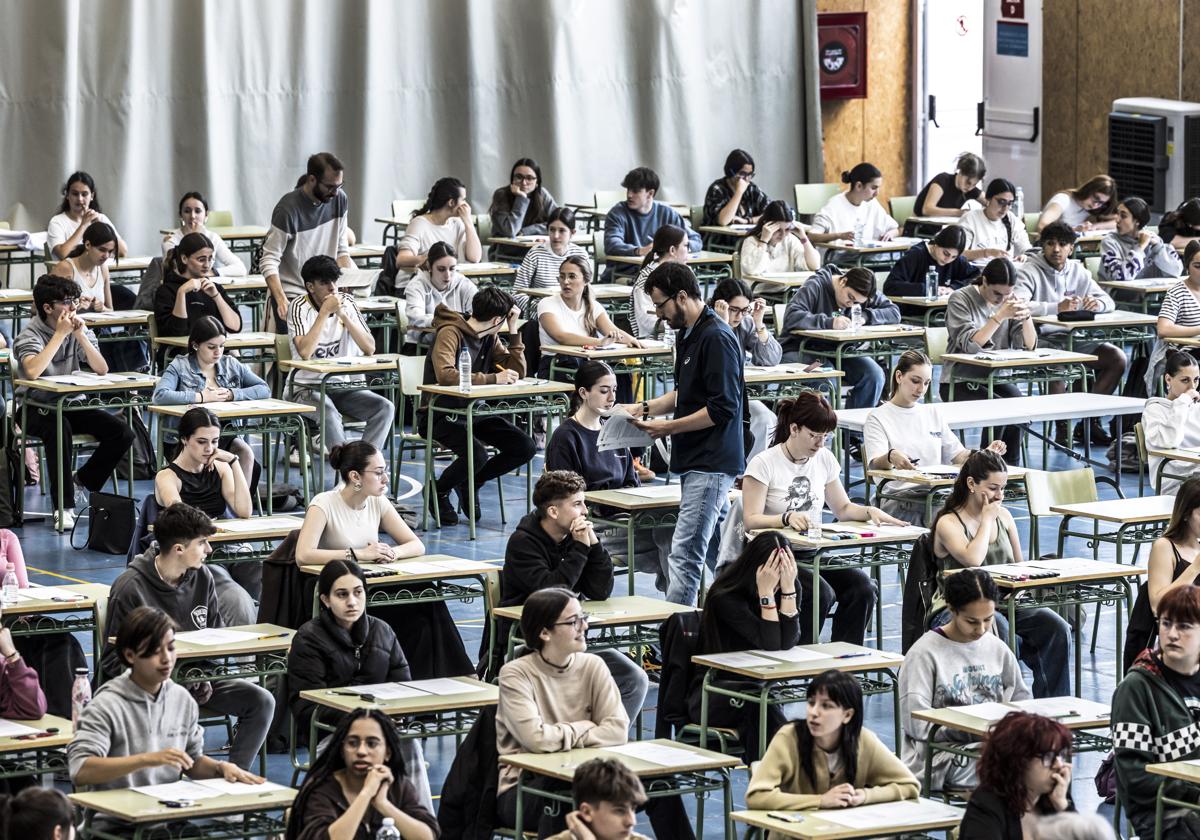 Medio millón más para universalizar la beca de movilidad en la primera matrícula universitaria