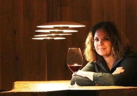 Mariasun Sáenz de Samaniego, en el txoko de la bodega.