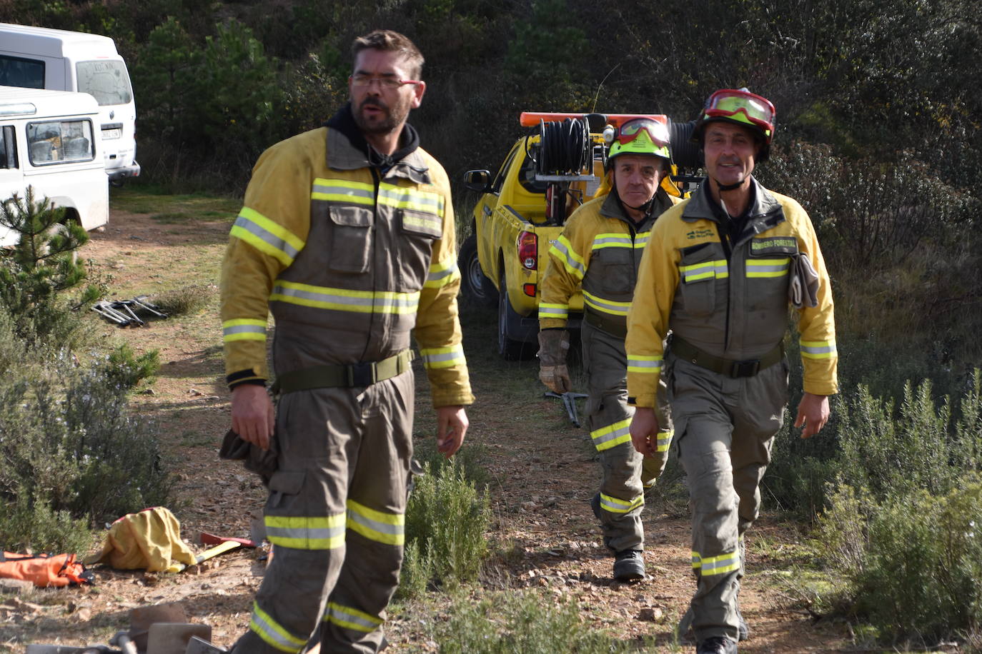 Los alumnos de FP de forestales aprenden en el terreno a combatir las llamas