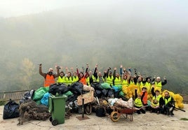 'Amigos de los ríos' limpia el barranco de Santa Engracia