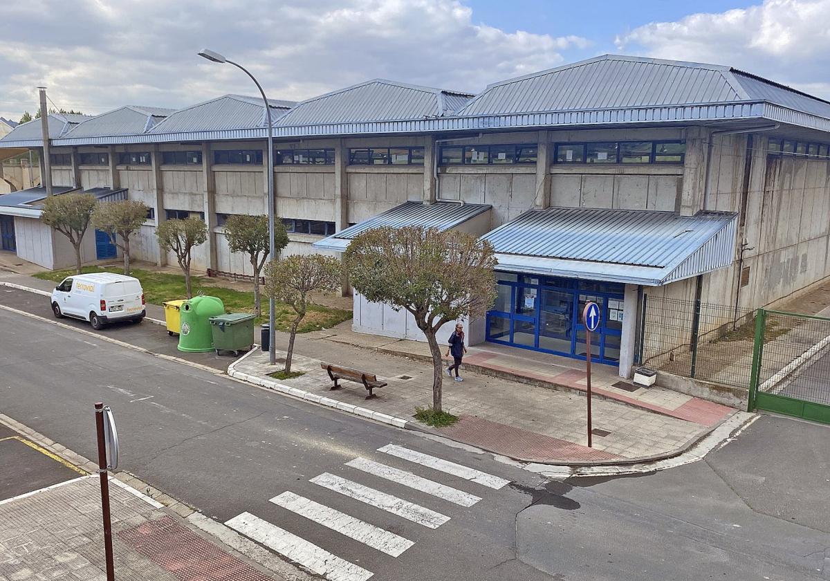 Entrada al polideportivo El Ferial en una imagen de archivo.