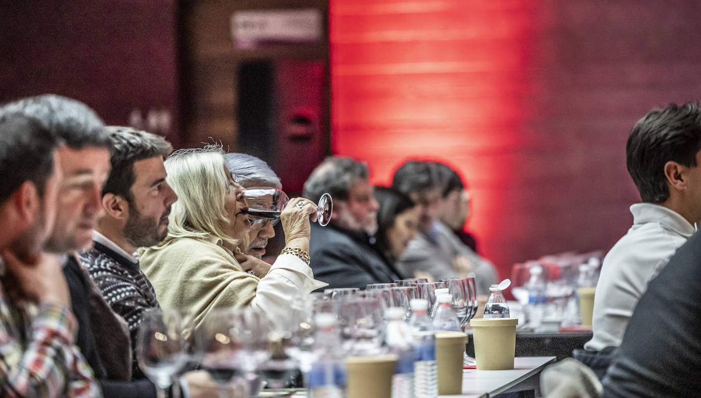 La cata con repóquer de vinos y de bodegueros, en imágenes