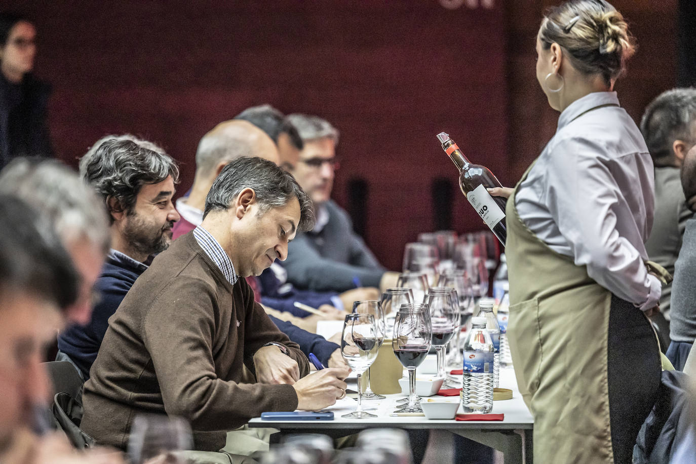 La cata con repóquer de vinos y de bodegueros, en imágenes