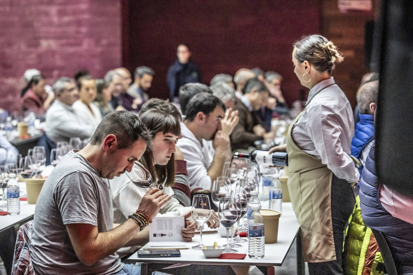 La cata con repóquer de vinos y de bodegueros, en imágenes