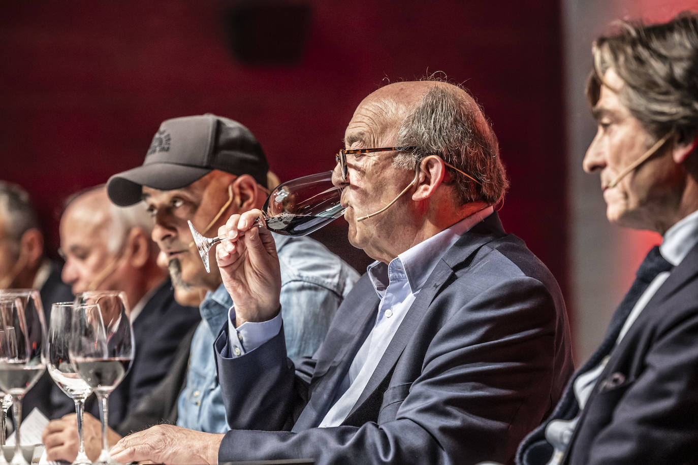 La cata con repóquer de vinos y de bodegueros, en imágenes