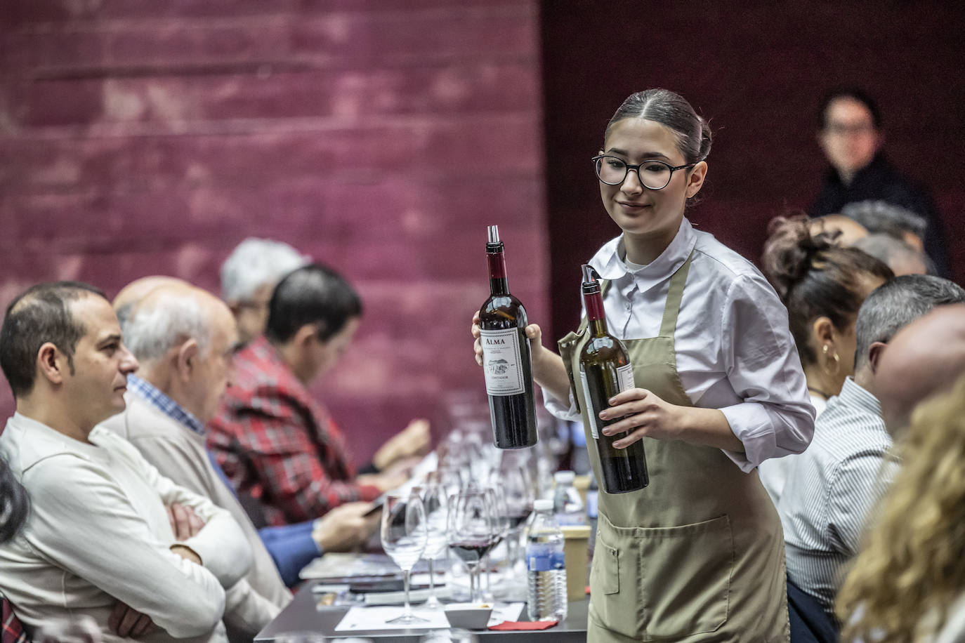 La cata con repóquer de vinos y de bodegueros, en imágenes