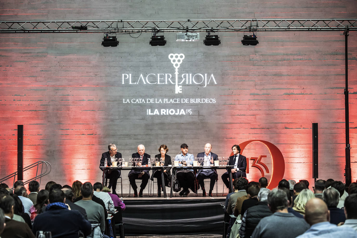 La cata con repóquer de vinos y de bodegueros, en imágenes