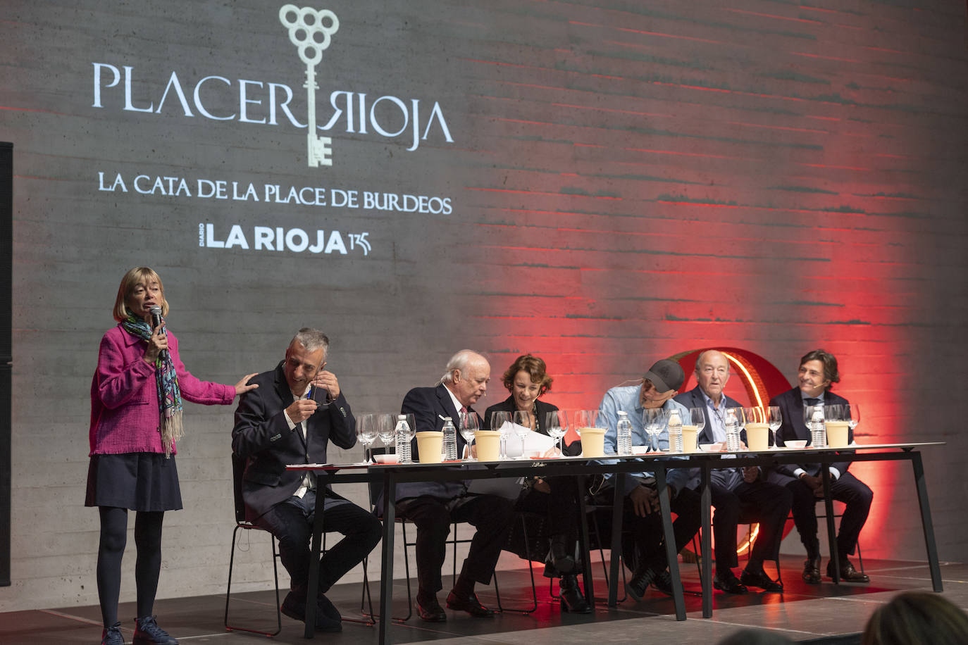 La cata con repóquer de vinos y de bodegueros, en imágenes