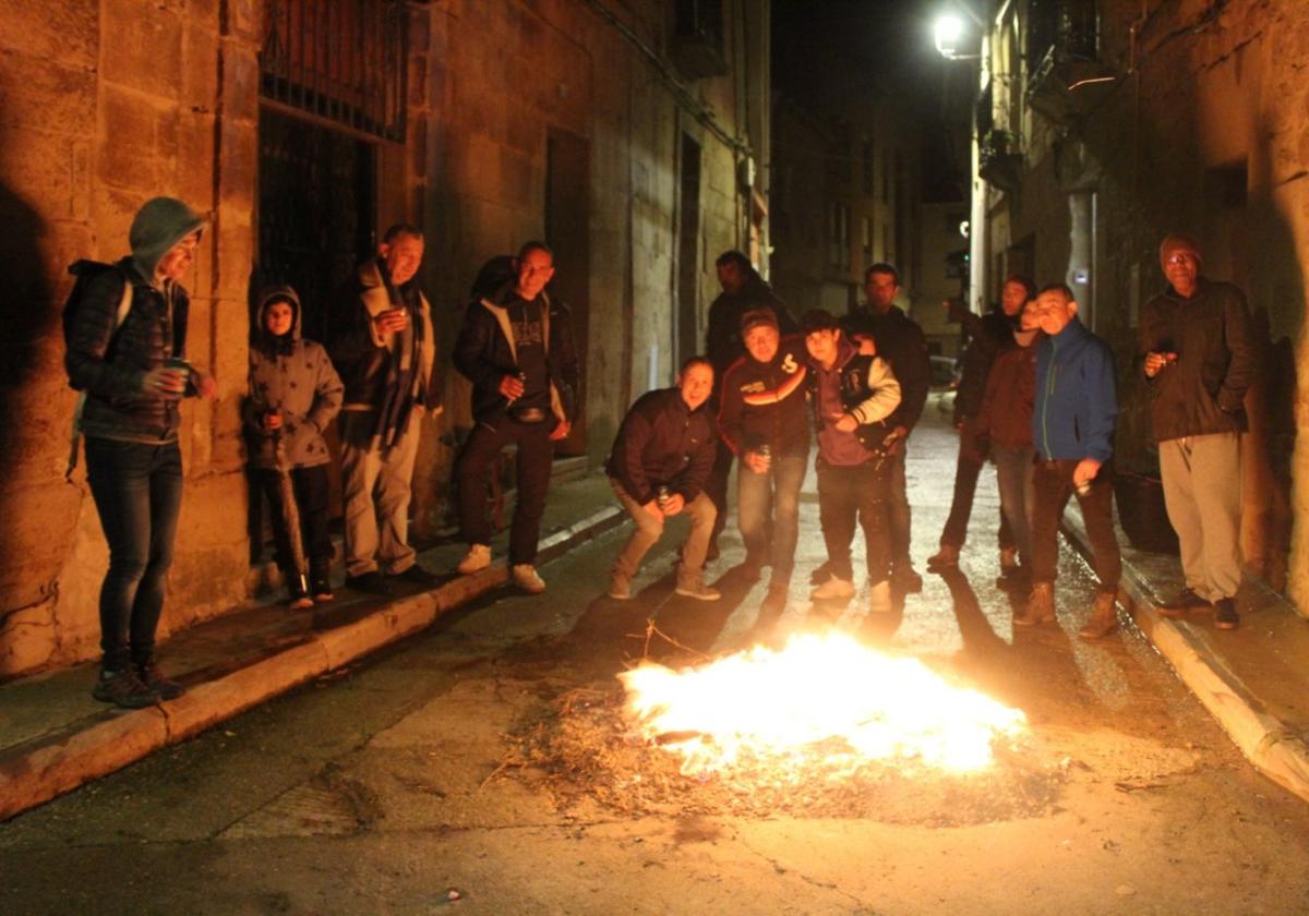 Hogueras no solo para celebrar, sino que también permitieron entrar en calor.