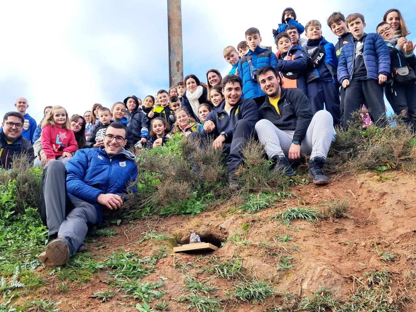 La najerina Peña Juventud coloca el belén