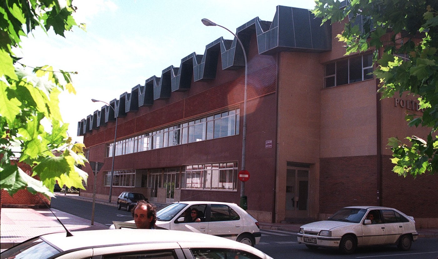 El polideportivo que cambió de color