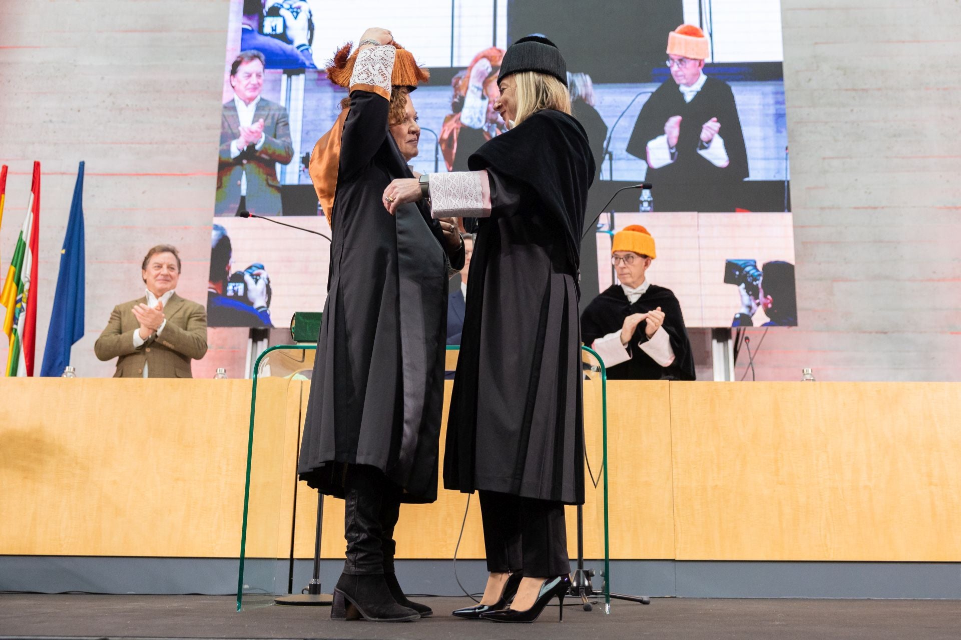 Eva Sanz toma posesión como nueva rectora de la Universidad de La Rioja