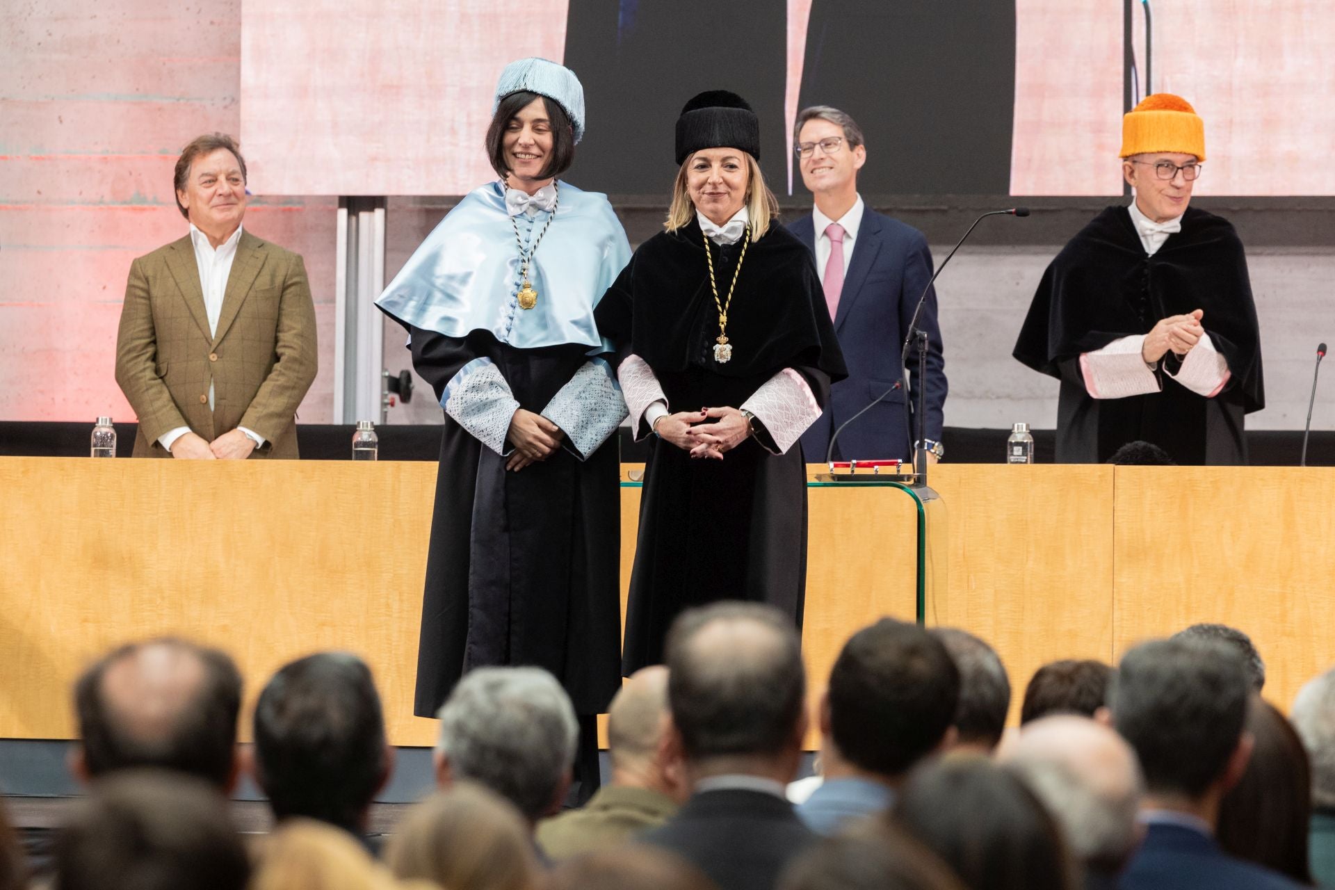 Eva Sanz toma posesión como nueva rectora de la Universidad de La Rioja