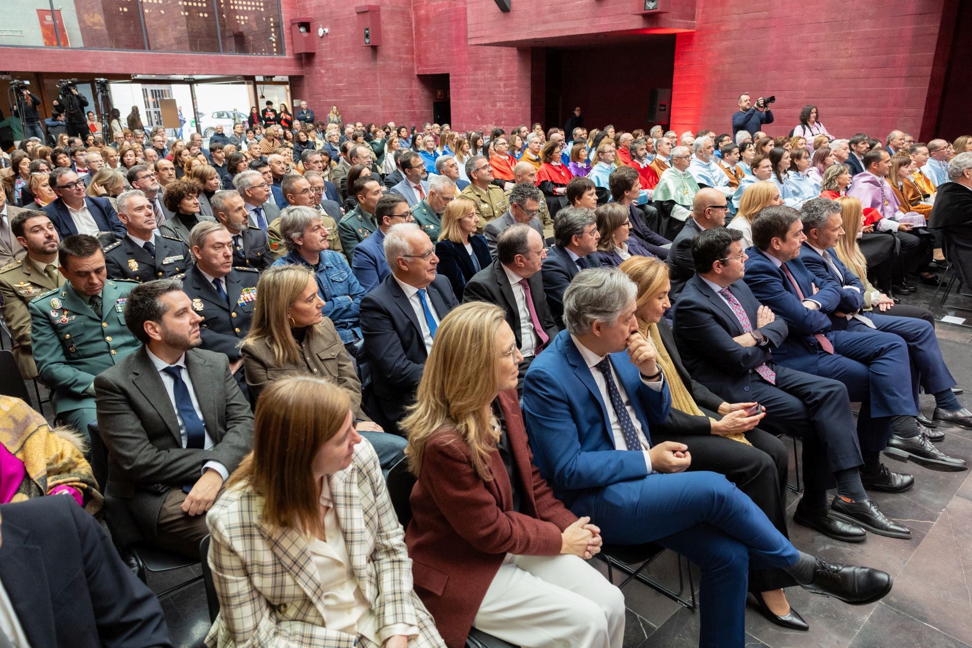 Eva Sanz toma posesión como nueva rectora de la Universidad de La Rioja