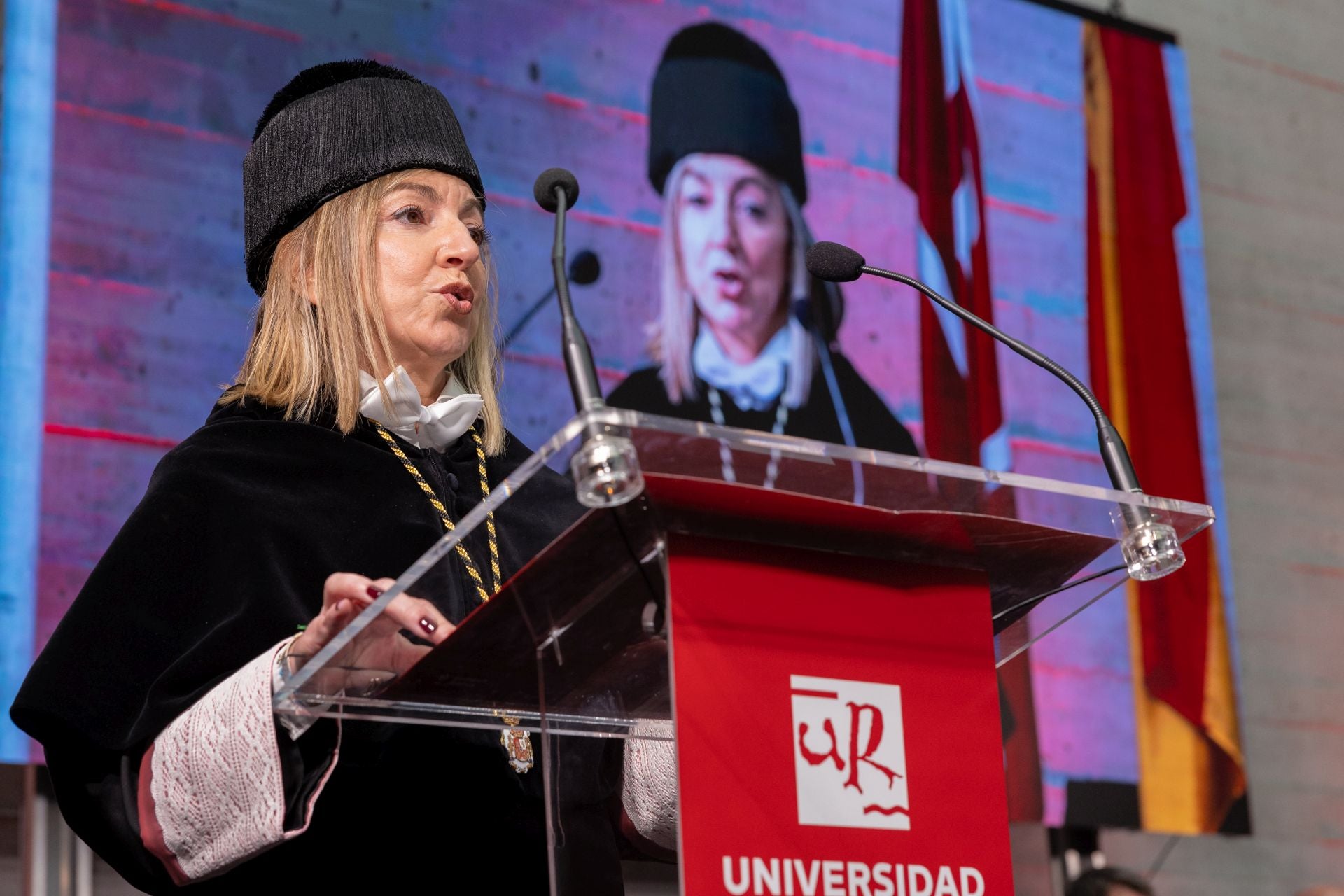 Eva Sanz toma posesión como nueva rectora de la Universidad de La Rioja