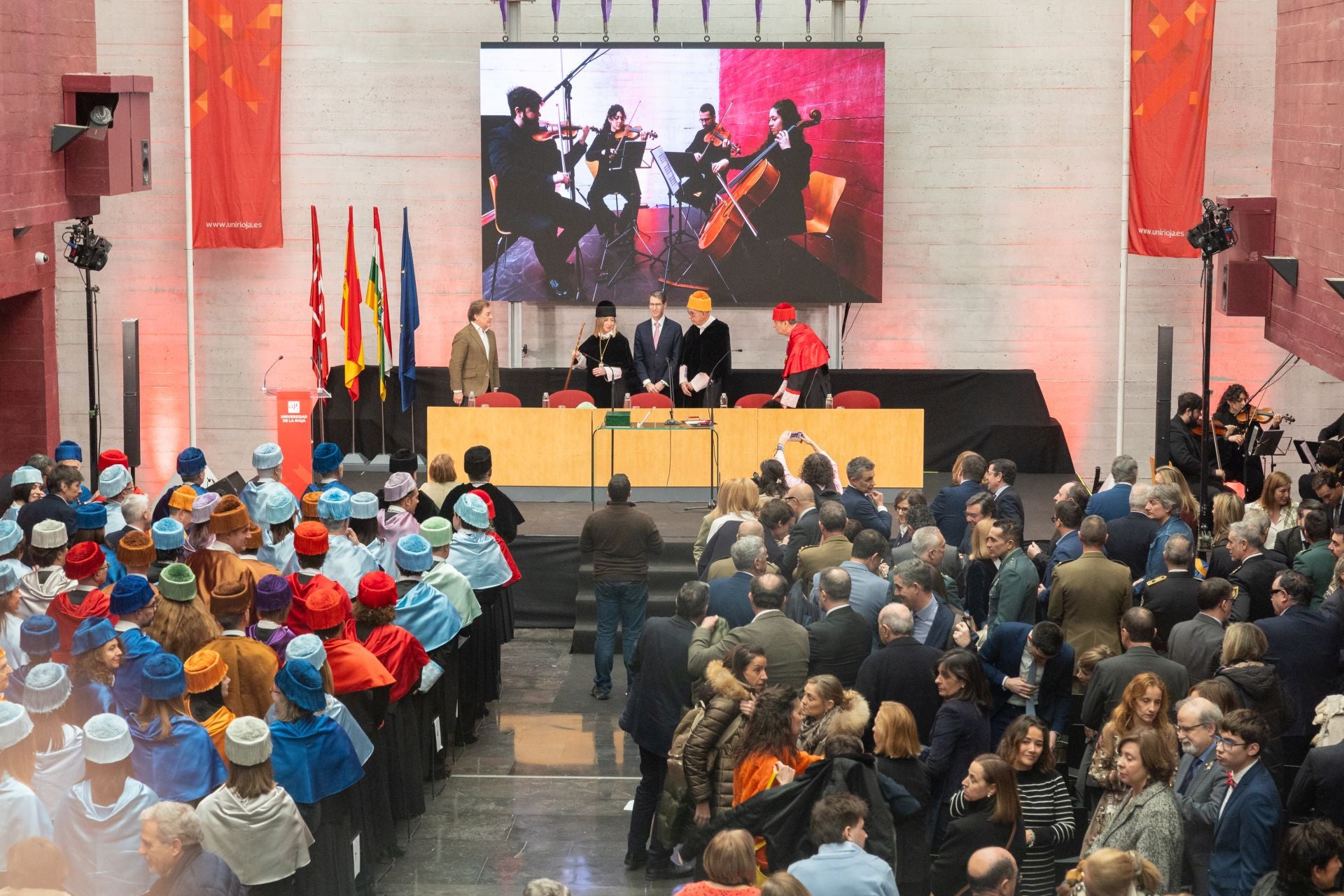 Eva Sanz toma posesión como nueva rectora de la Universidad de La Rioja
