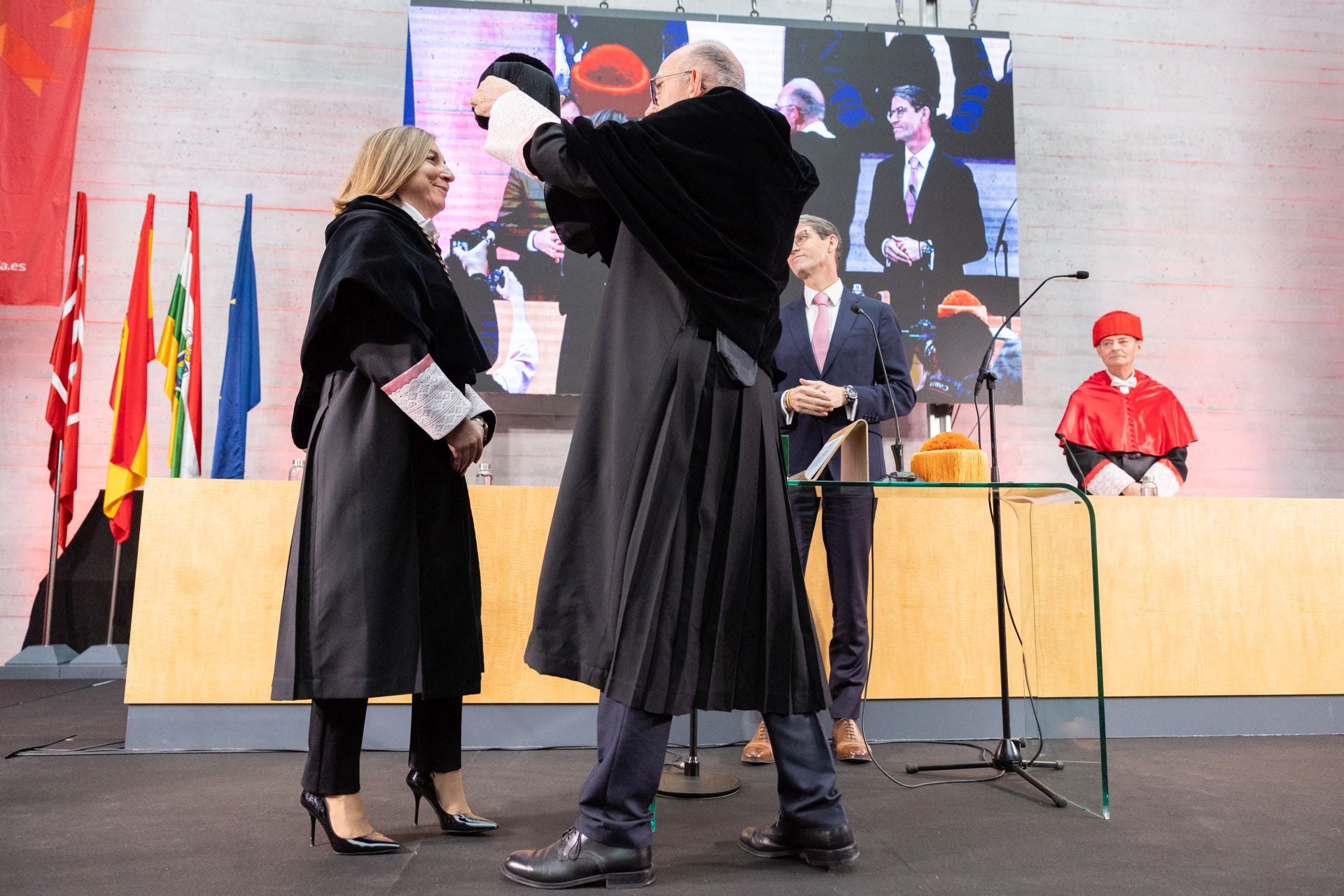 Eva Sanz toma posesión como nueva rectora de la Universidad de La Rioja