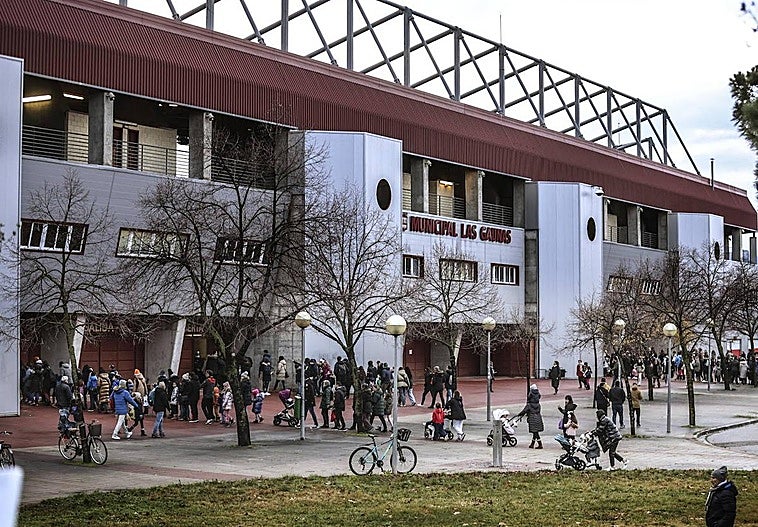 Filas en Las Gaunas para la recepción de los Reyes Magos, este año.