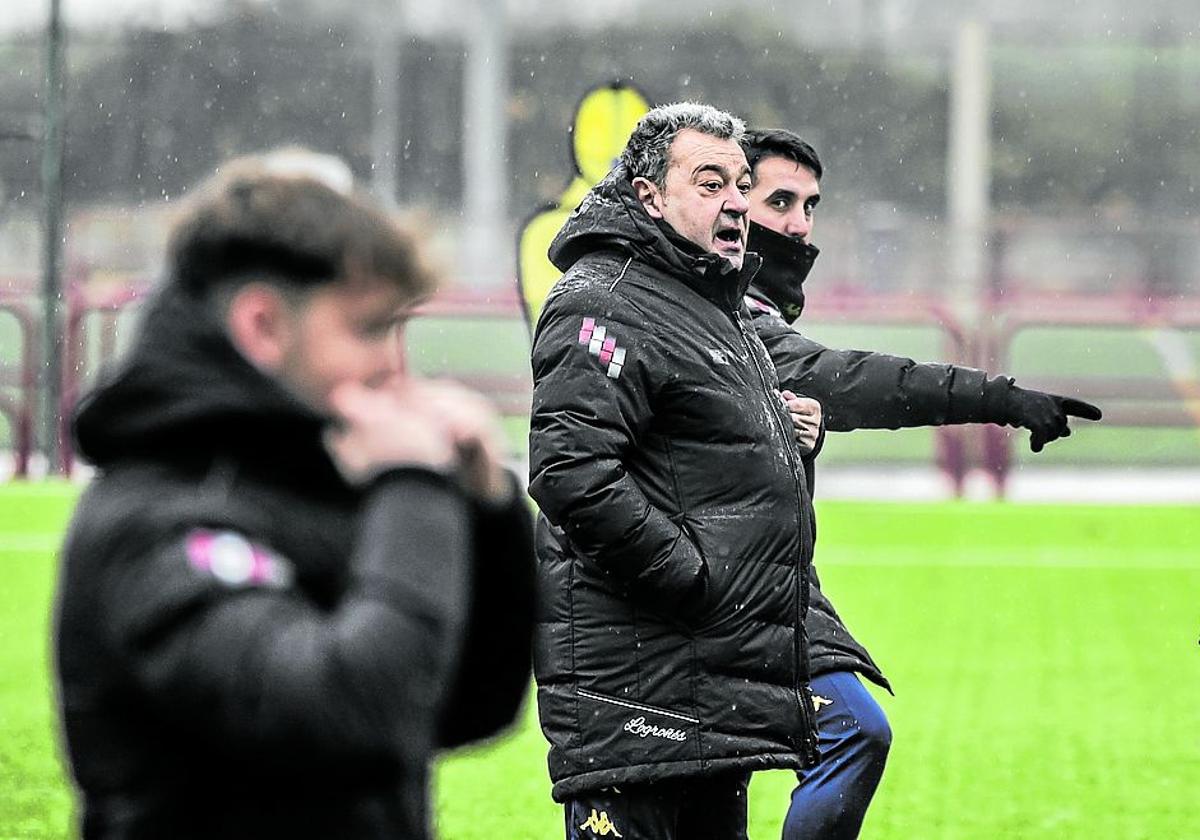 Carlos Pouso, durante un entrenamiento de la SD Logroñés.