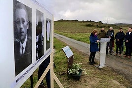 Asún Larreta, nieta de uno de los fusilados, en el homenaje de ayer.