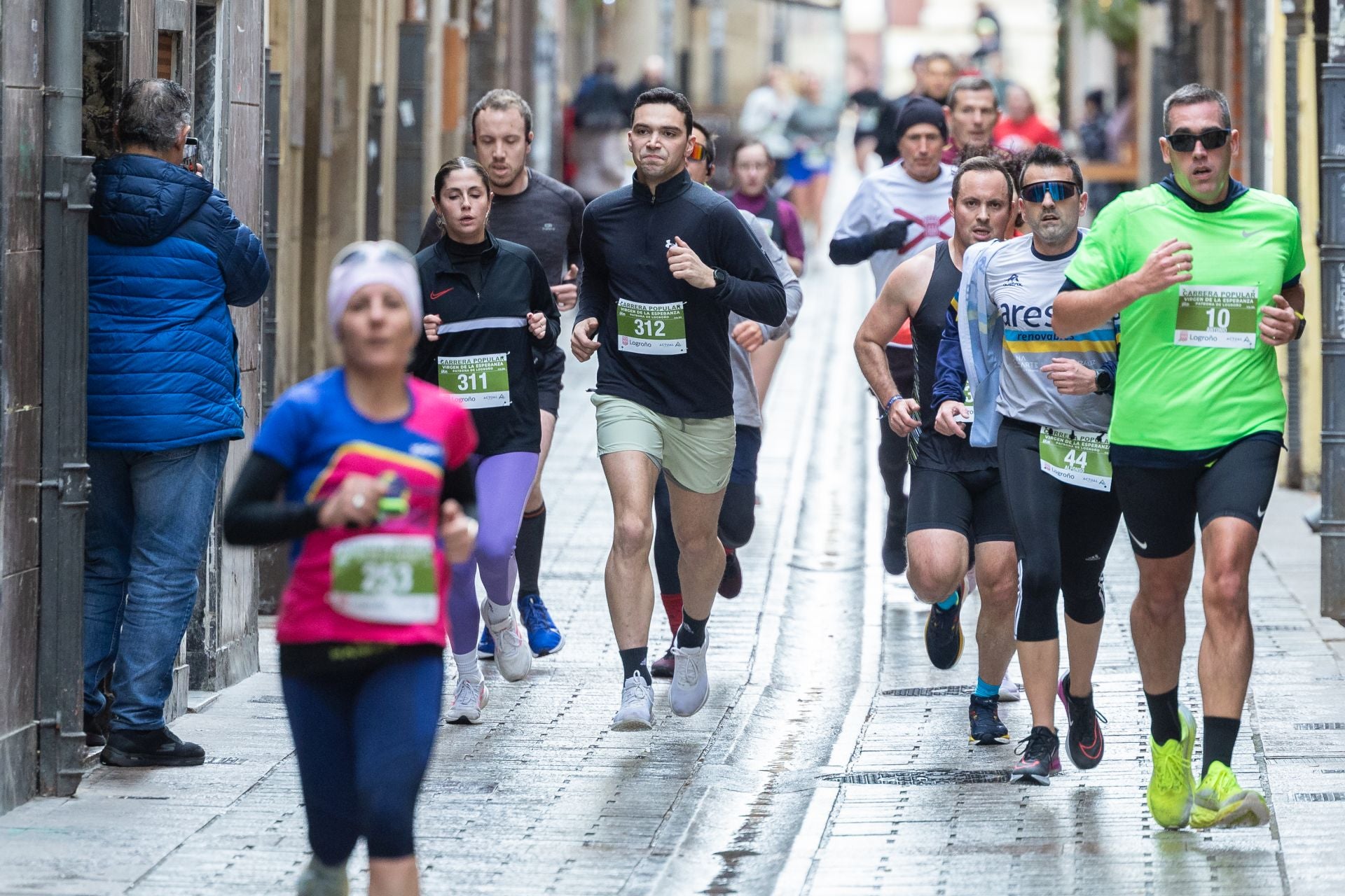 Iván Ganzabal y Eva Pascual ganan la Carrera Virgen de la Esperanza