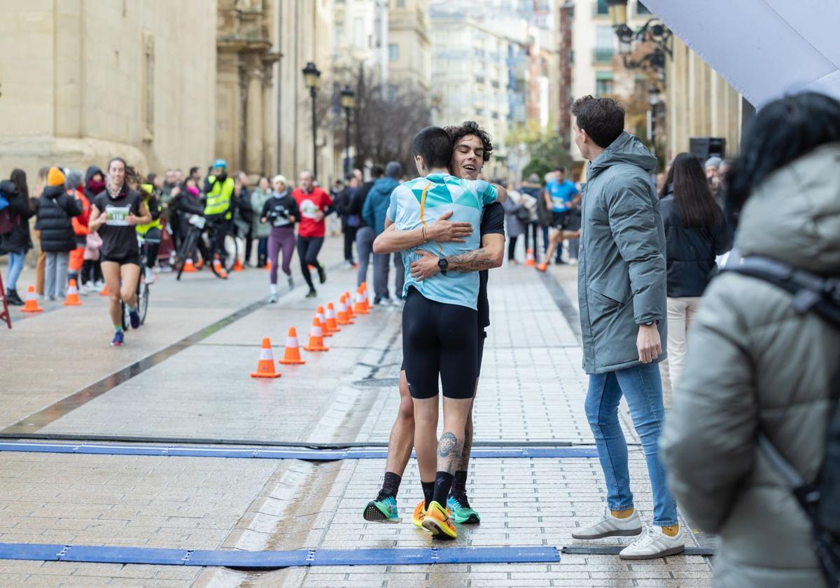 Iván Ganzabal y Eva Pascual ganan la Carrera Virgen de la Esperanza