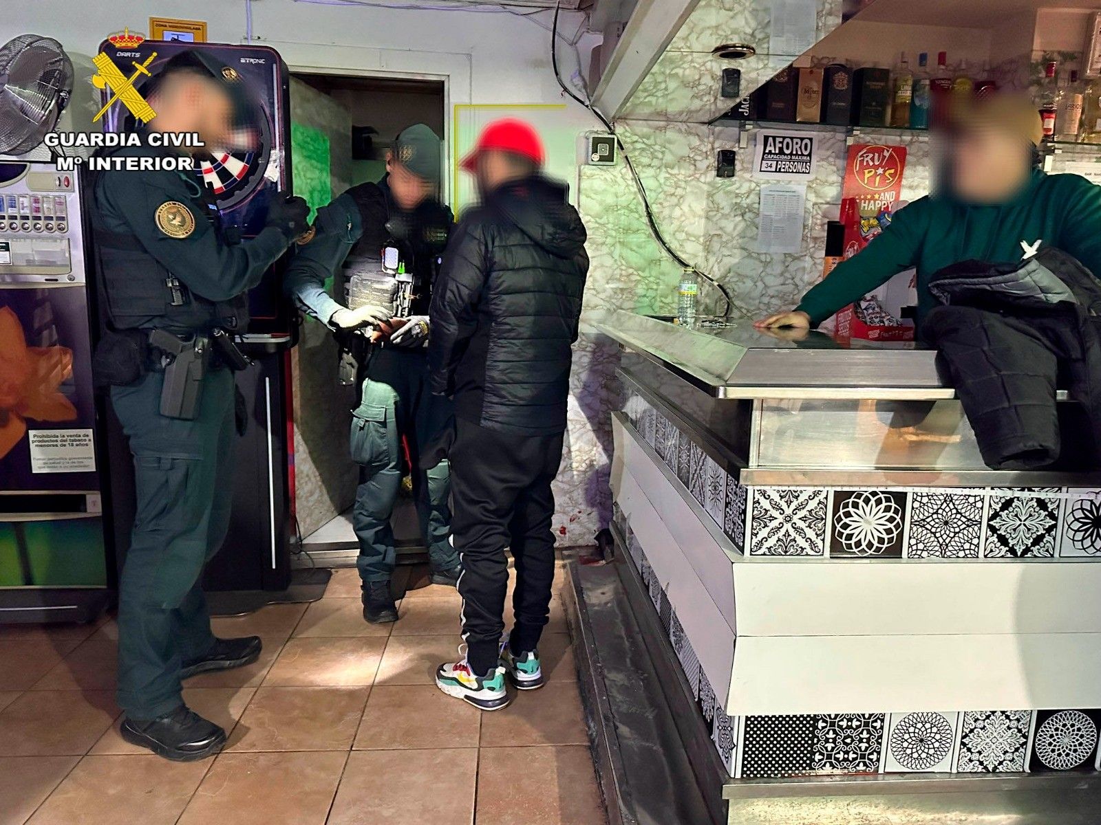 La Guardia Civil inspecciona locales de ocio de Arnedo