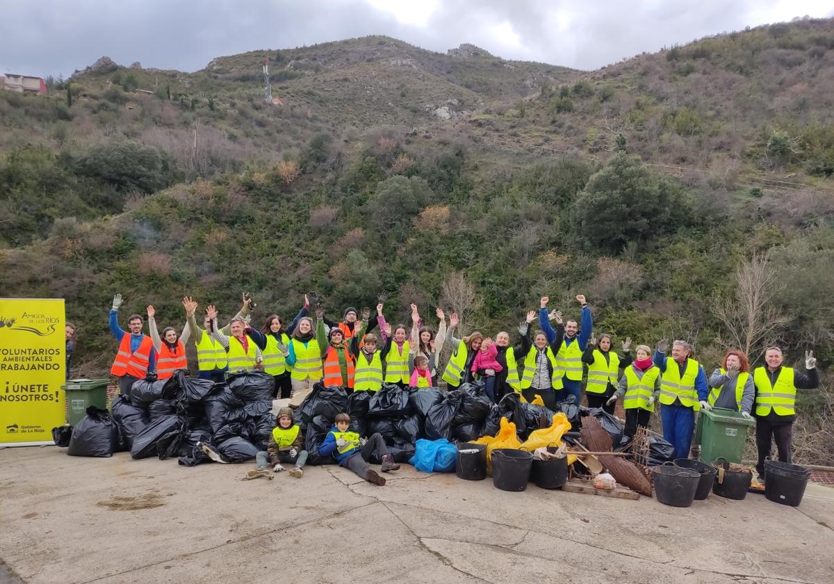 Amigos de los Ríos limpia de nuevo Santa Engracia