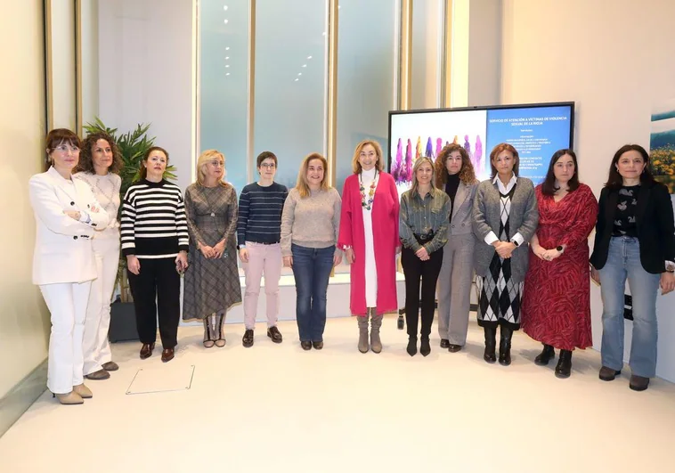 María Martin y Beatriz Arráiz, en el centro, en la inauguración del servicio de atención a víctimas de violencia sexual.