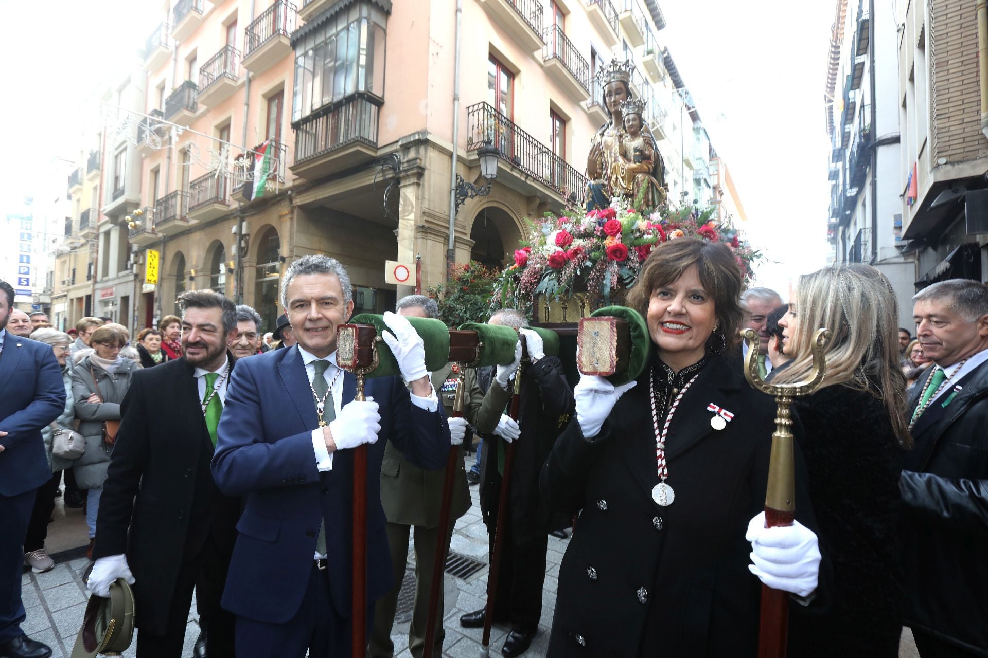 La procesión de la Virgen de la Esperanza, en imágenes