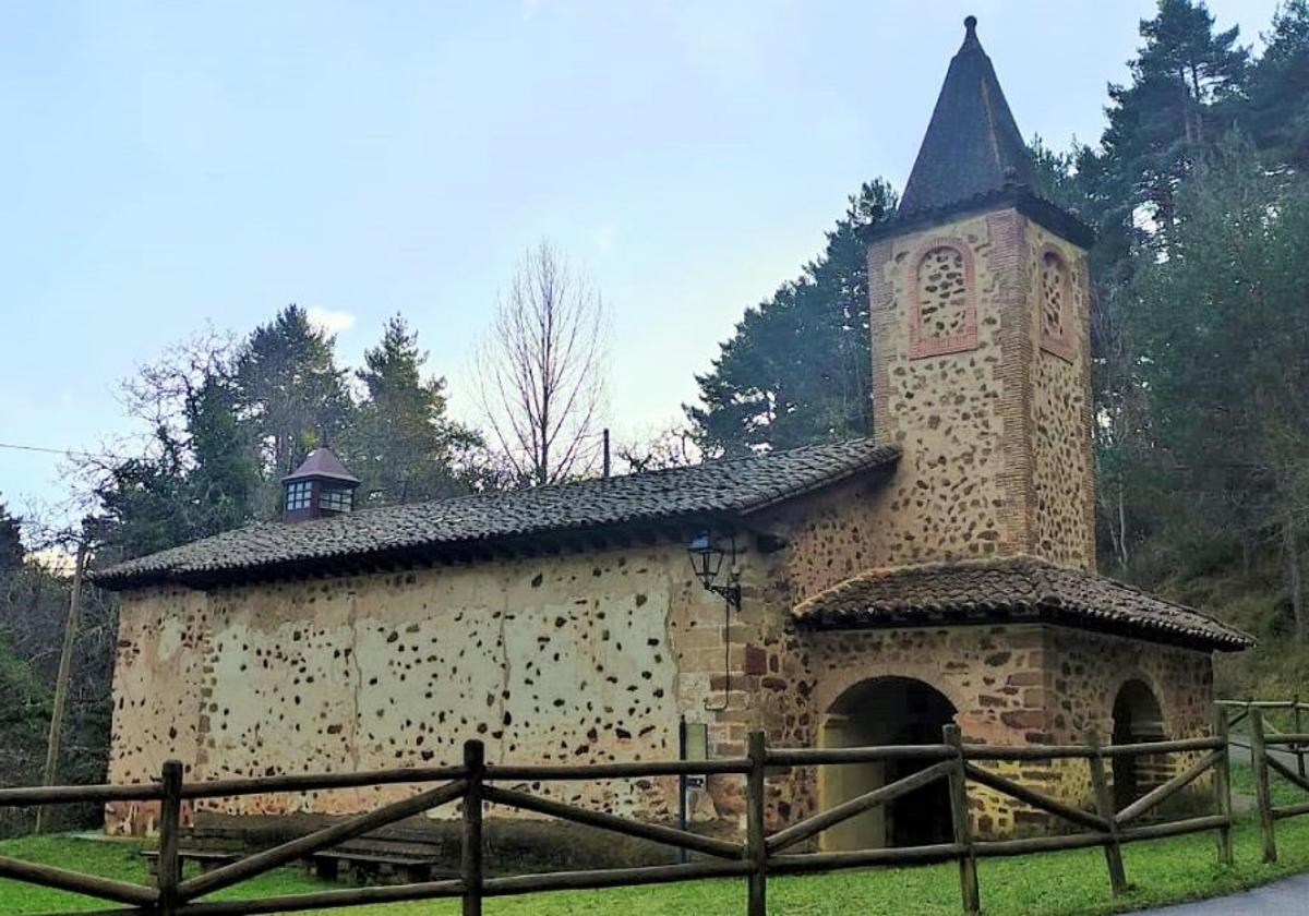 La ermita de San Mamés en El Rasillo de Cameros, con el campanario cegado.