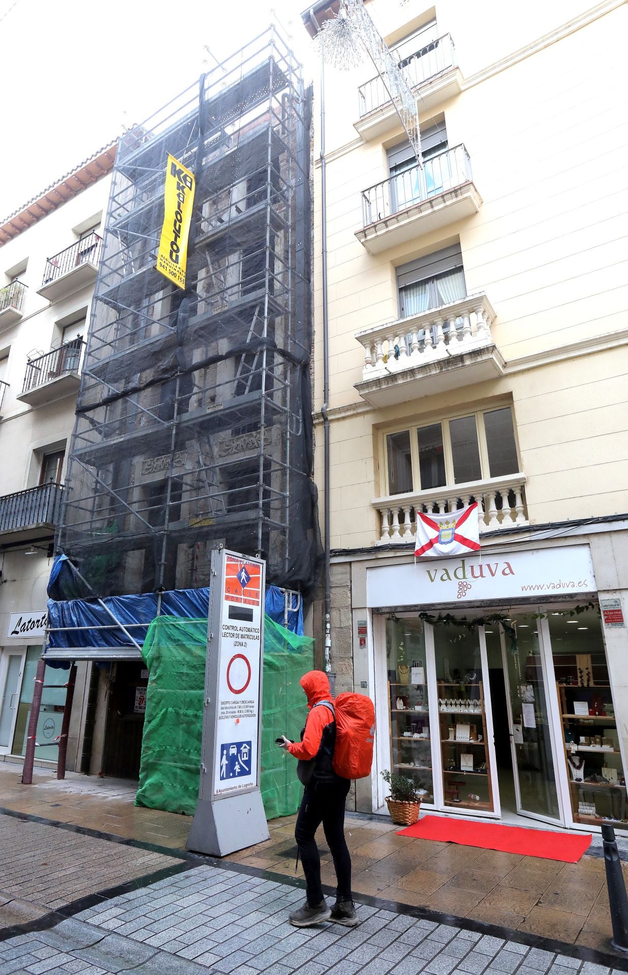 La obra, flanqueada por Vaduva y la próxima 'Latorta'.