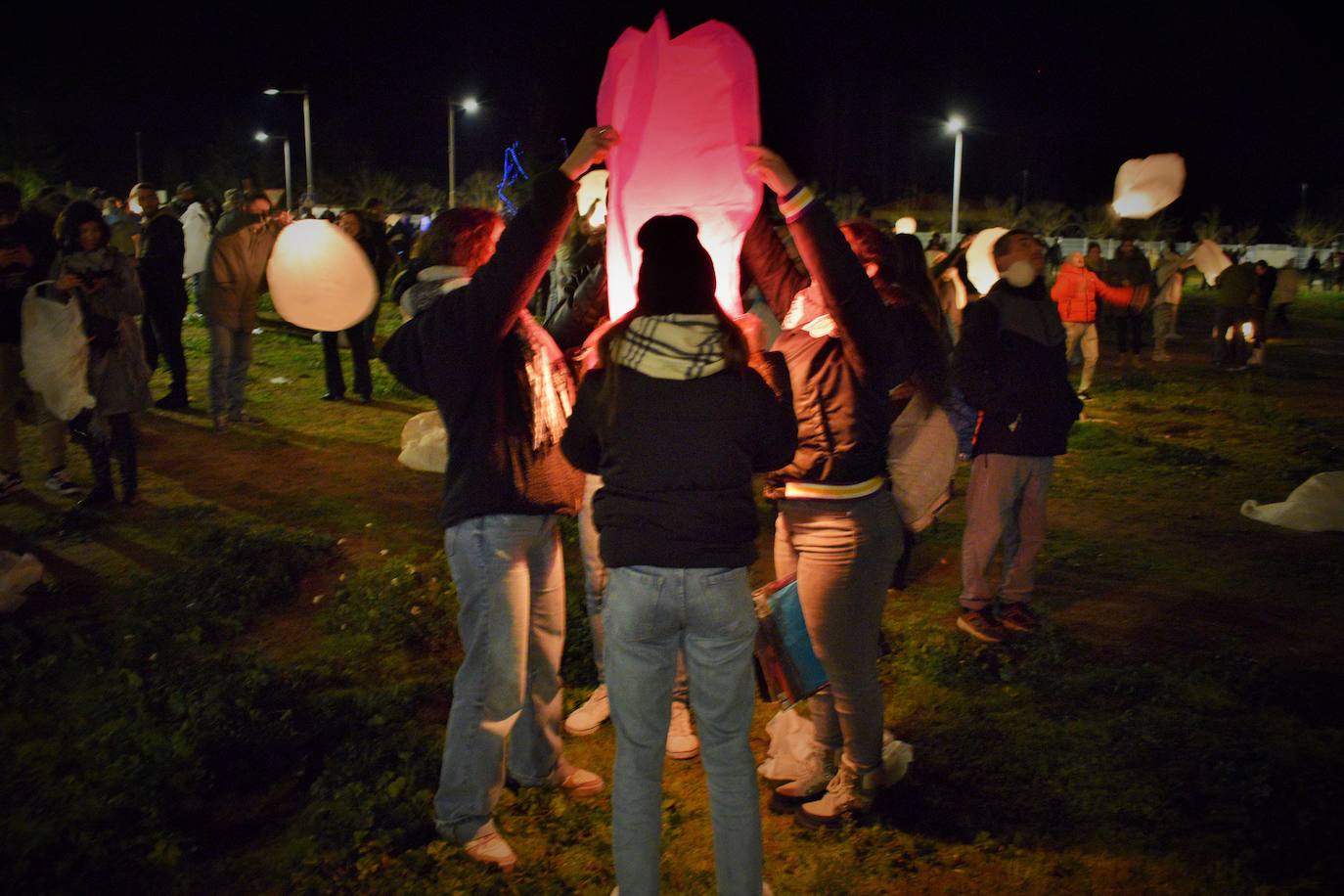 La &#039;Suelta de farolillos&#039; de Fuenmayor, en imágenes