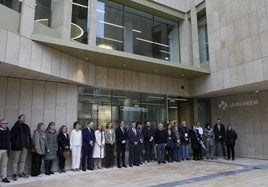 Autoridades, responsables sanitarios e invitados, esta mañana a las puertas del nuevo centro de salud de la Villanueva.