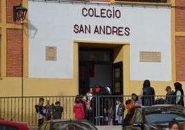 Salida de los escolares del colegio San Andrés, el día 20, antes de las vacaciones de Navidad.