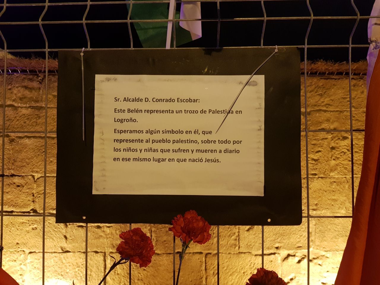 Mensaje que se podía leer en una de las vallas del Belén Monumental de Logroño.