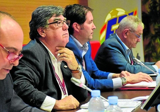 Imagen de la asamblea de la Riojana de Fútbol.