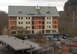 Vista frontal del rebautizado Fernando III, que se ubica a la entrada del paseo San Julián de Nájera.