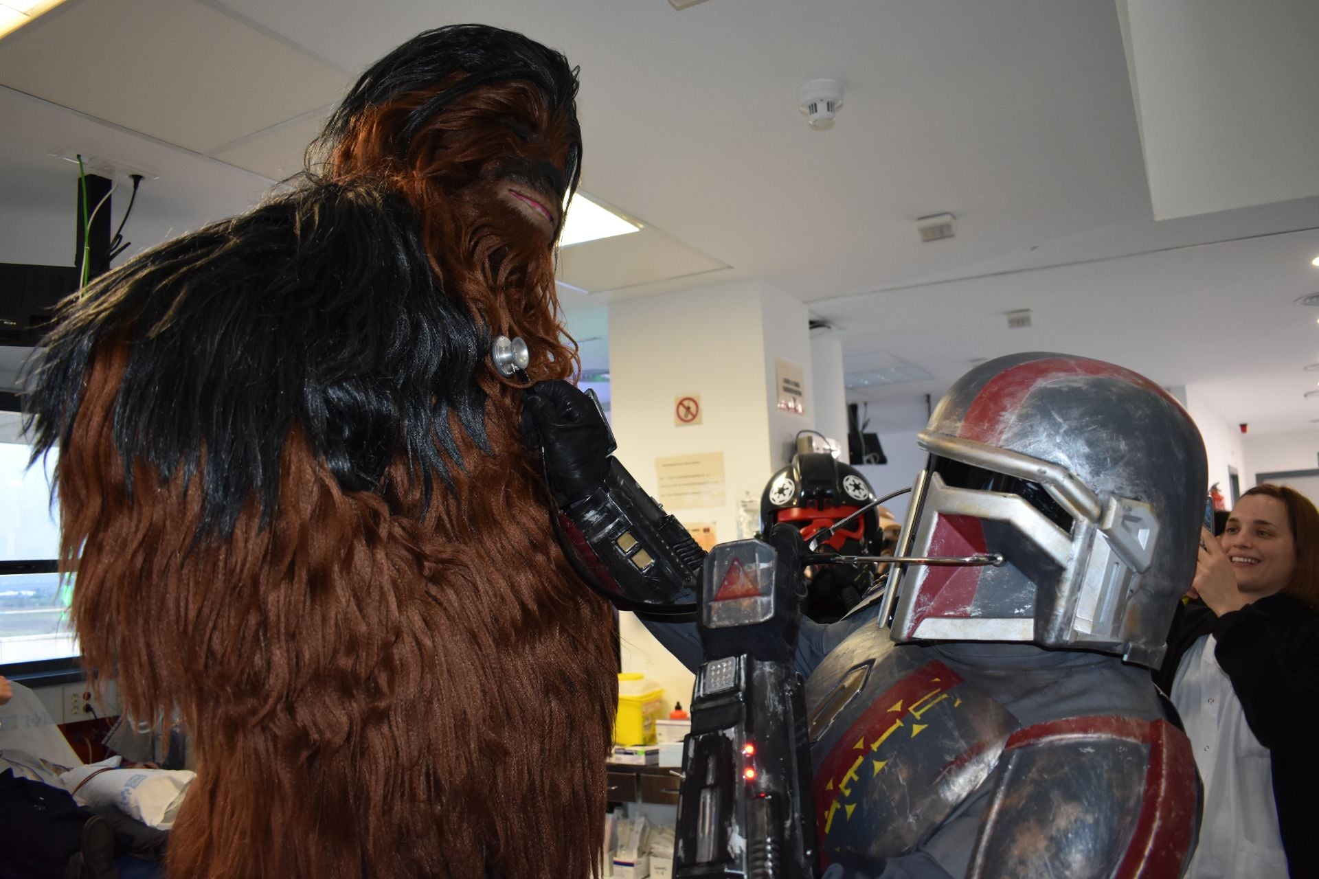 Los personajes de Star Wars visitan el Hospital de Calahorra