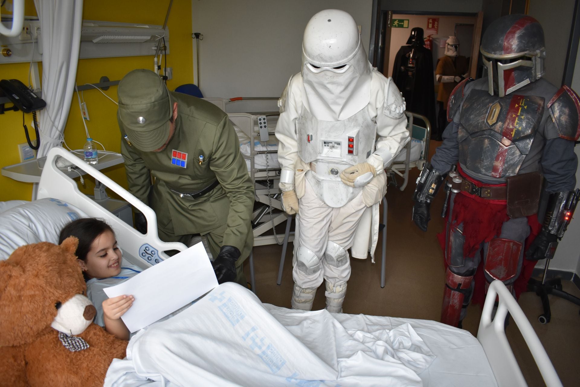 Los personajes de Star Wars visitan el Hospital de Calahorra