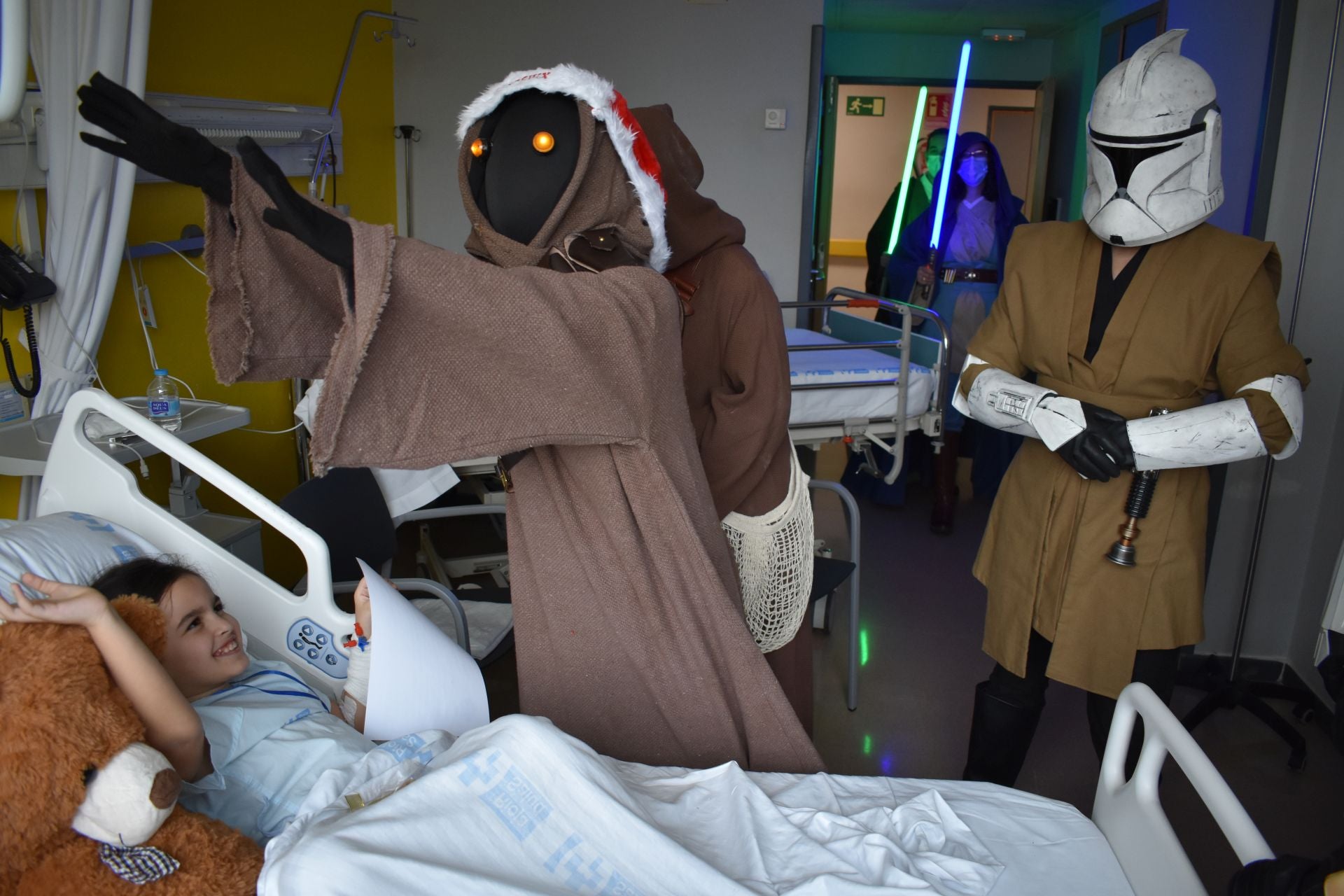 Los personajes de Star Wars visitan el Hospital de Calahorra