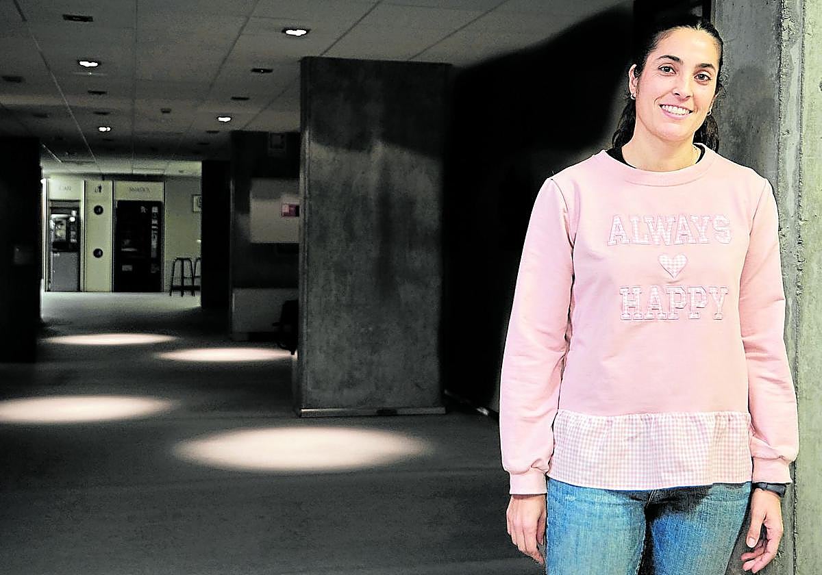 Patricia Lorente posa en el interior del Edificio de Federaciones.