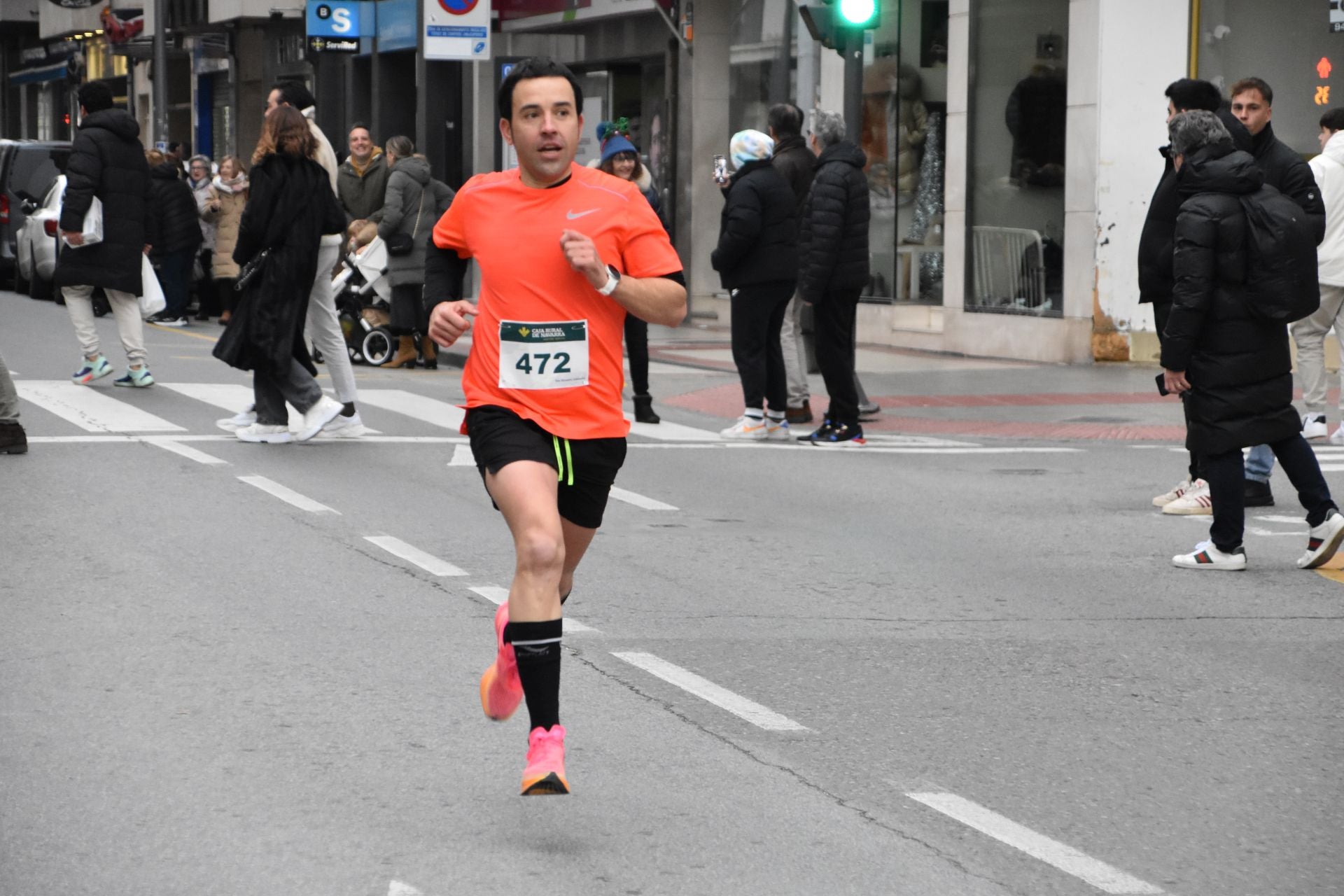 Los calagurritanos disfrutan la San Silvestre en la calle