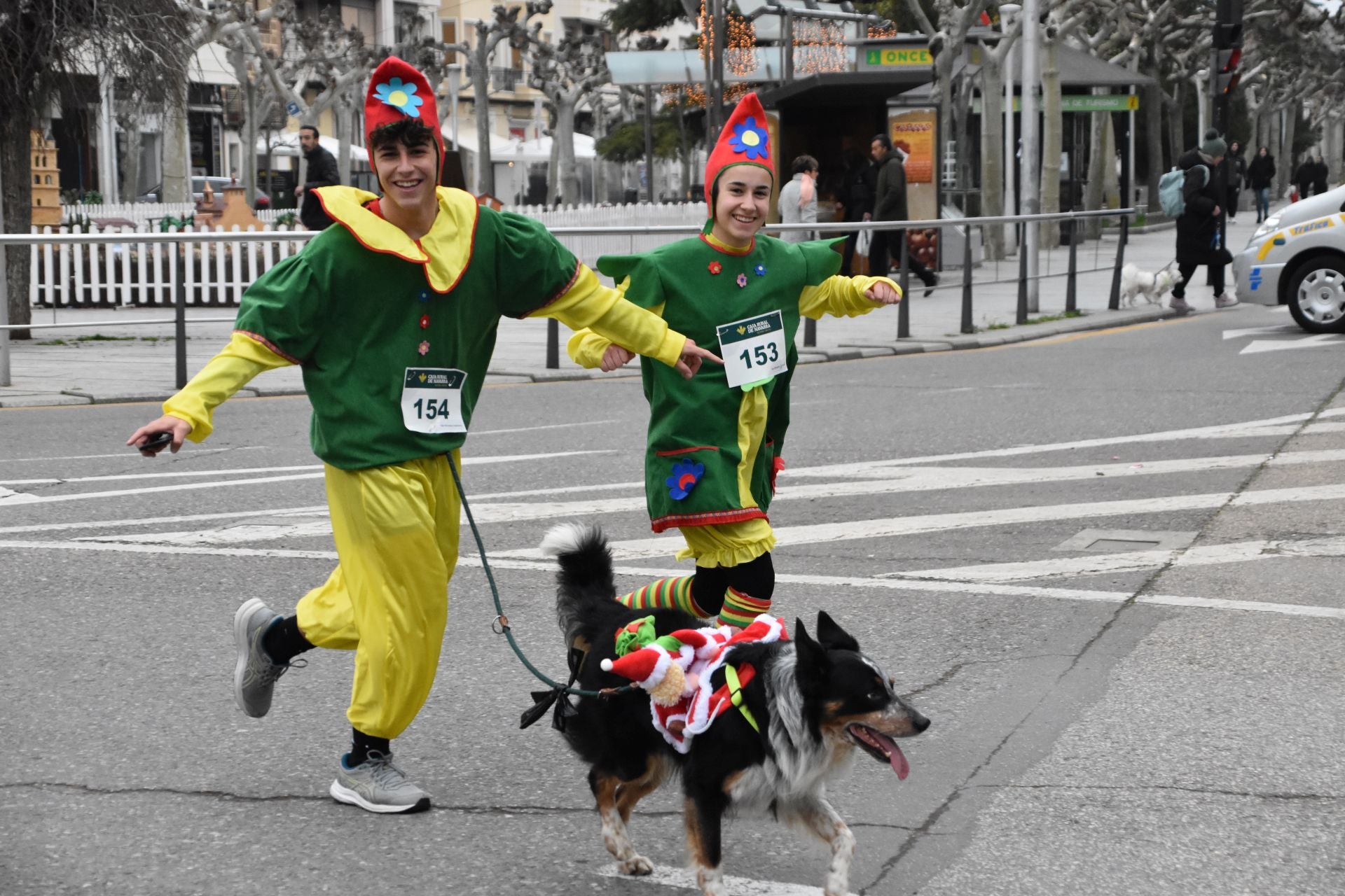 Los calagurritanos disfrutan la San Silvestre en la calle